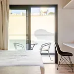 Апарт-отель Yamas Urban Living Platinum Key Лимасол