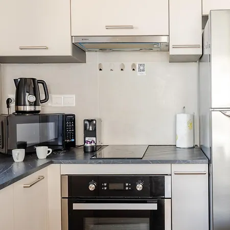 Апарт-отель Yamas Urban Living Platinum Key Лимасол