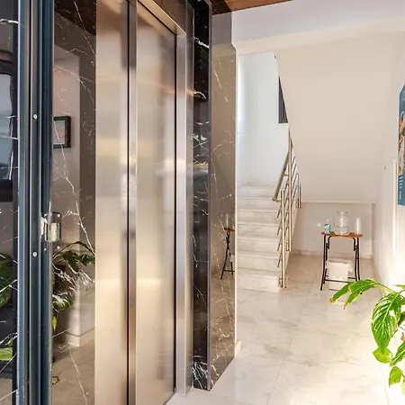 Yamas Urban Living Platinum Key Aparthotel